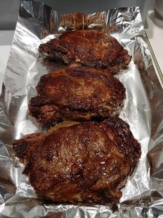 My 15-year-old daughter made this Ribeye steak, y’all help me make her day with compliments … Be kind Get.